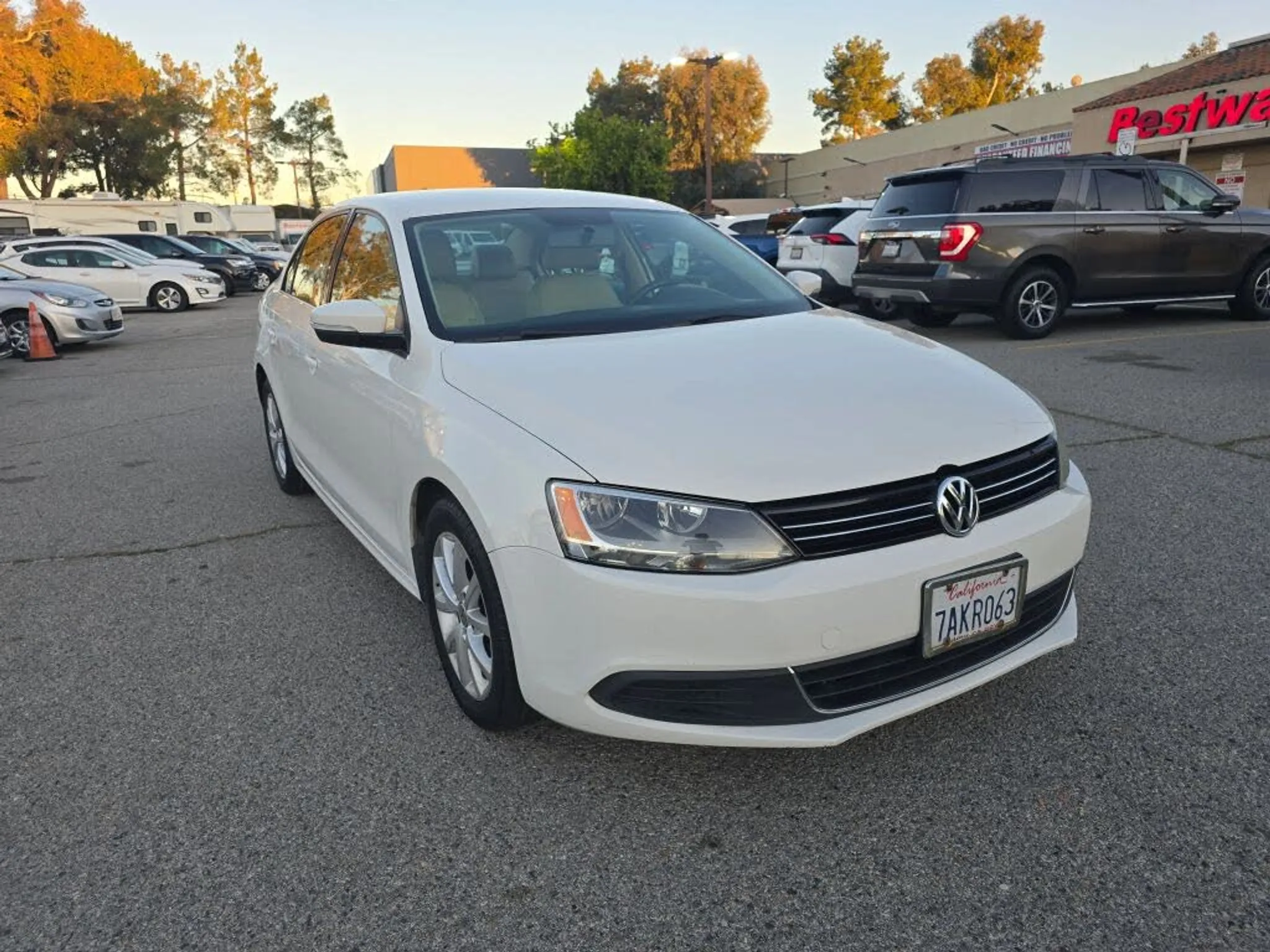 2013 VOLKSWAGEN Jetta Comfortline, Sportline - Photo 3