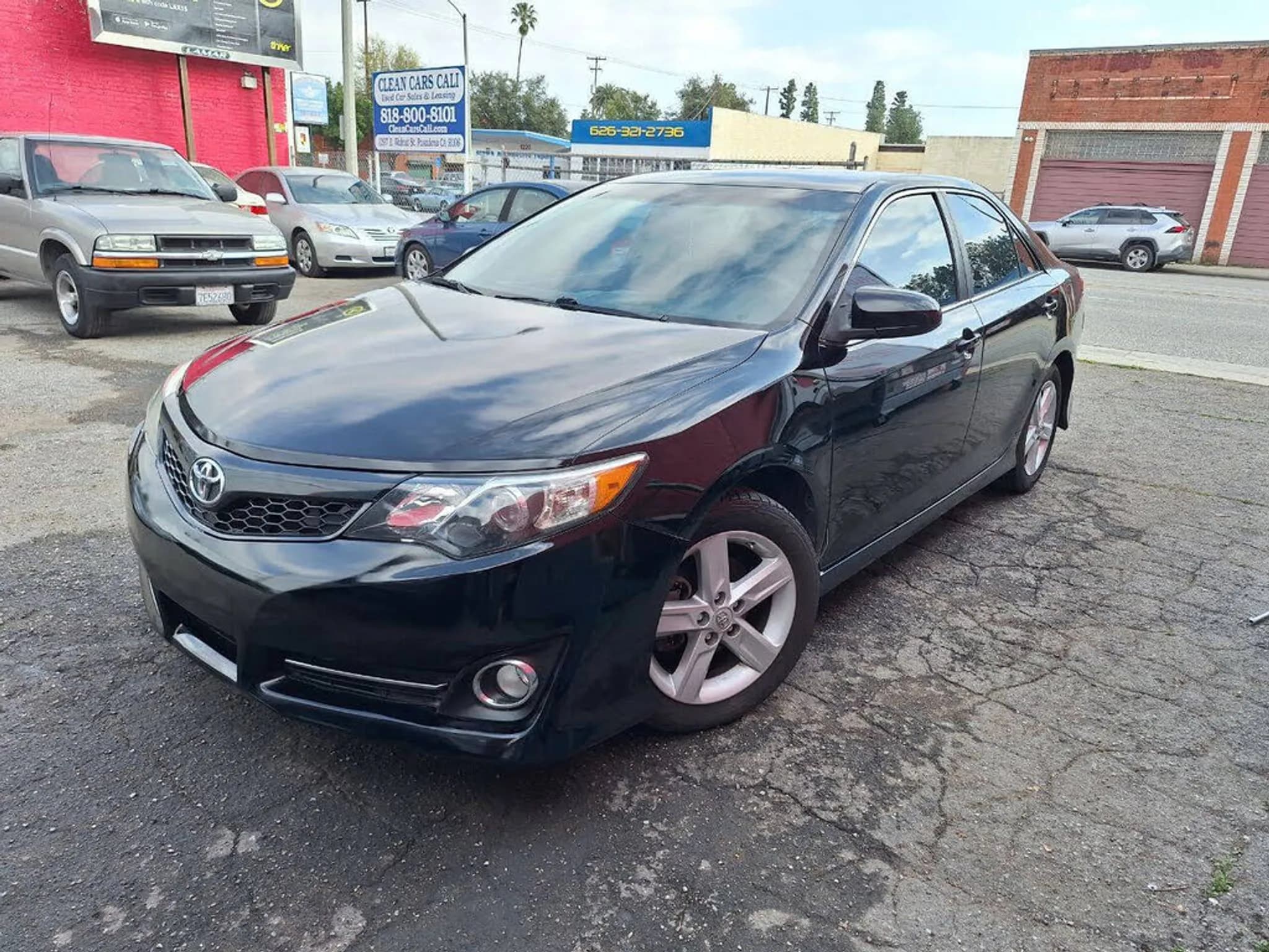 2013 TOYOTA Camry SE - Photo 1