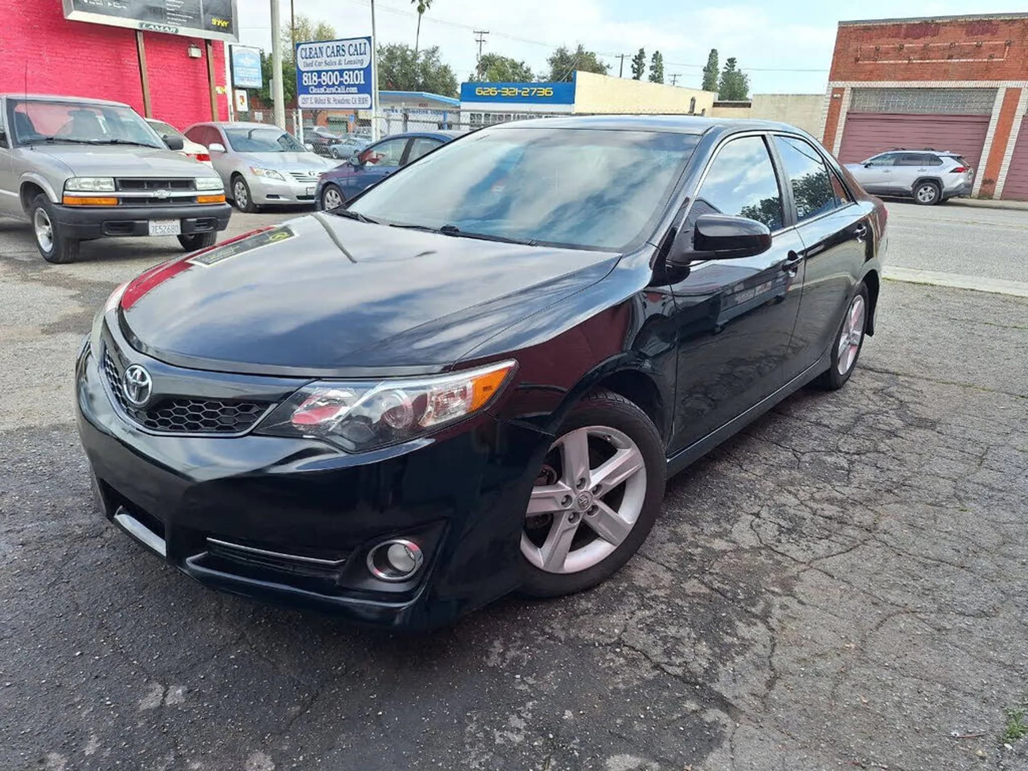 2013 TOYOTA Camry SE - Photo 2