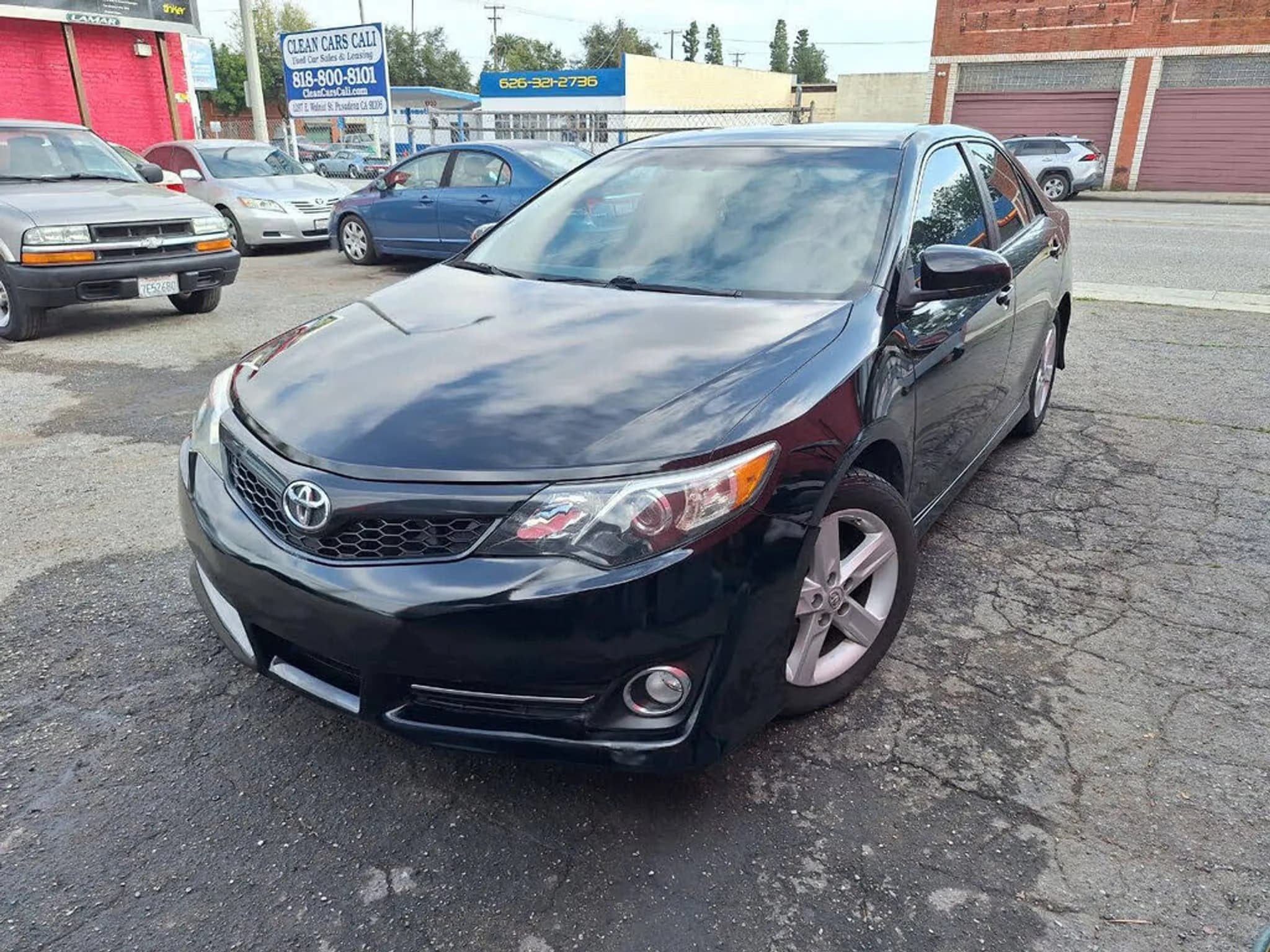 2013 TOYOTA Camry SE - Photo 3