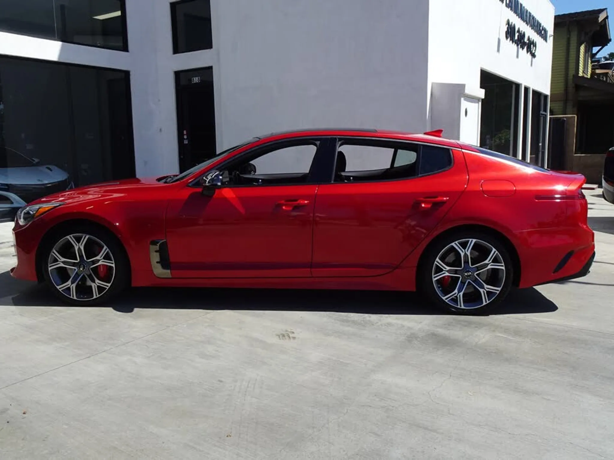 2020 KIA Stinger GT2 - Photo 3