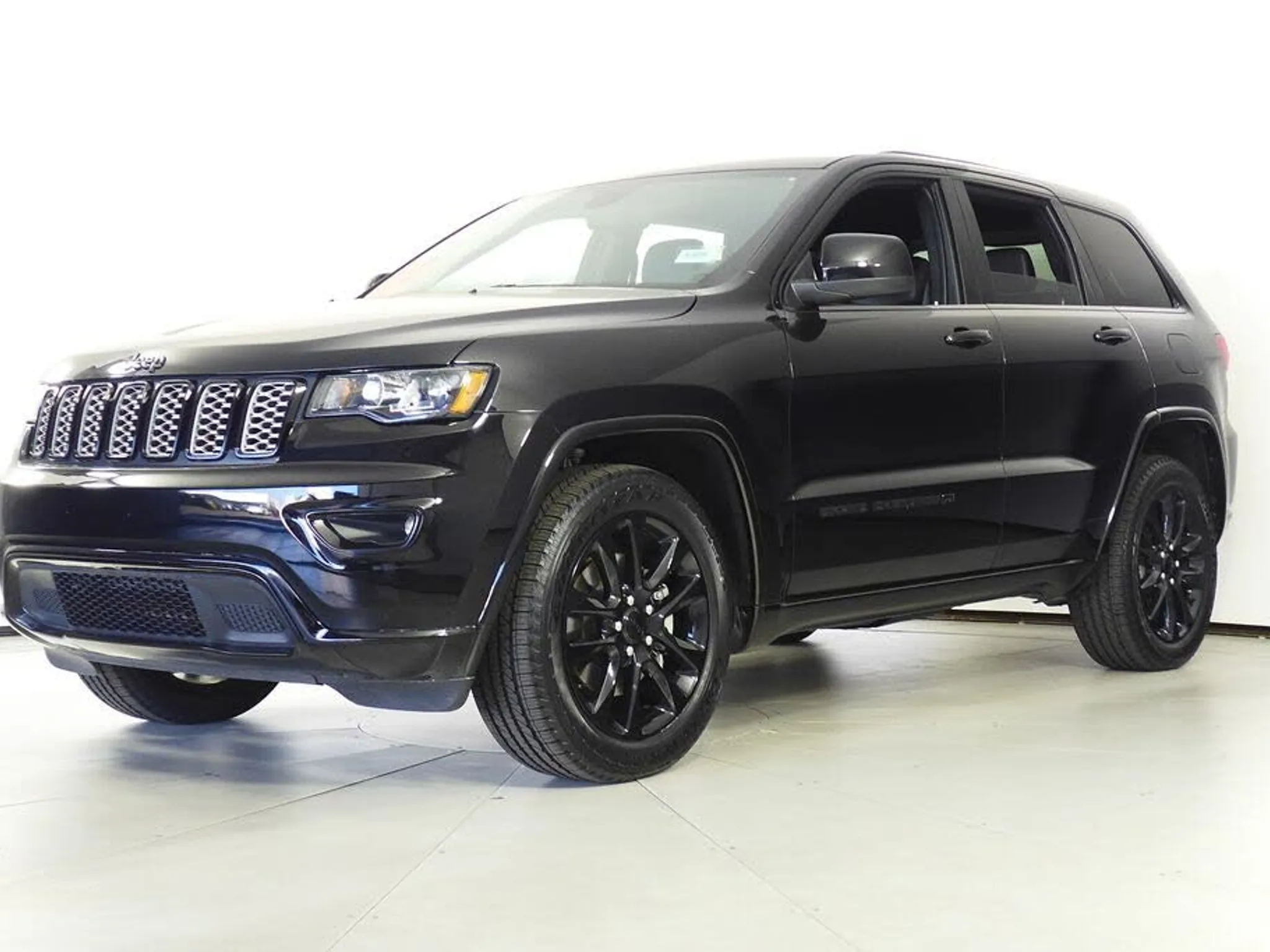2022 JEEP Grand Cherokee Laredo, Laredo E, Laredo X, Laredo X SE, Altitude - Photo 2