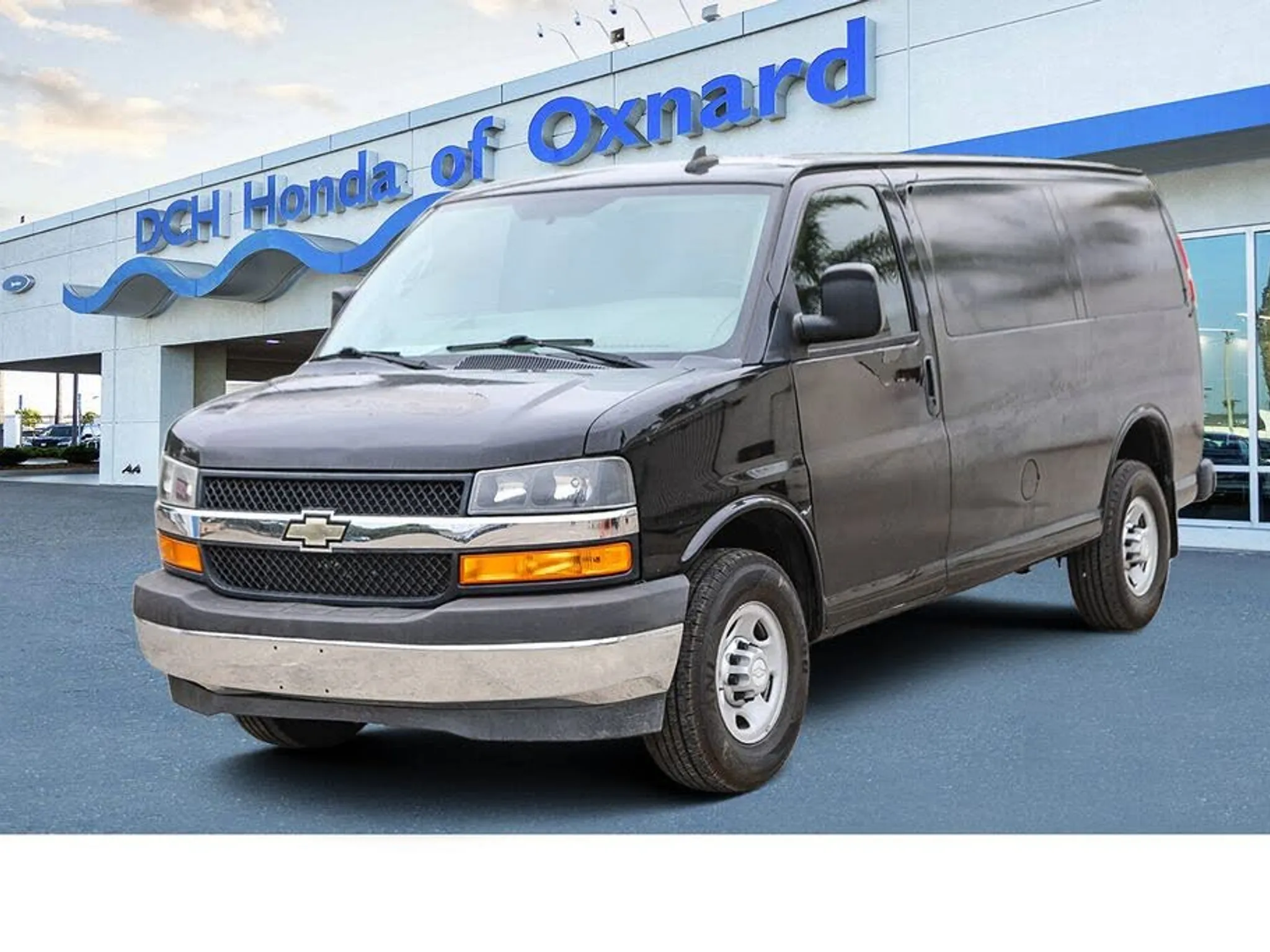 2018 CHEVROLET Express Cargo - Photo 1