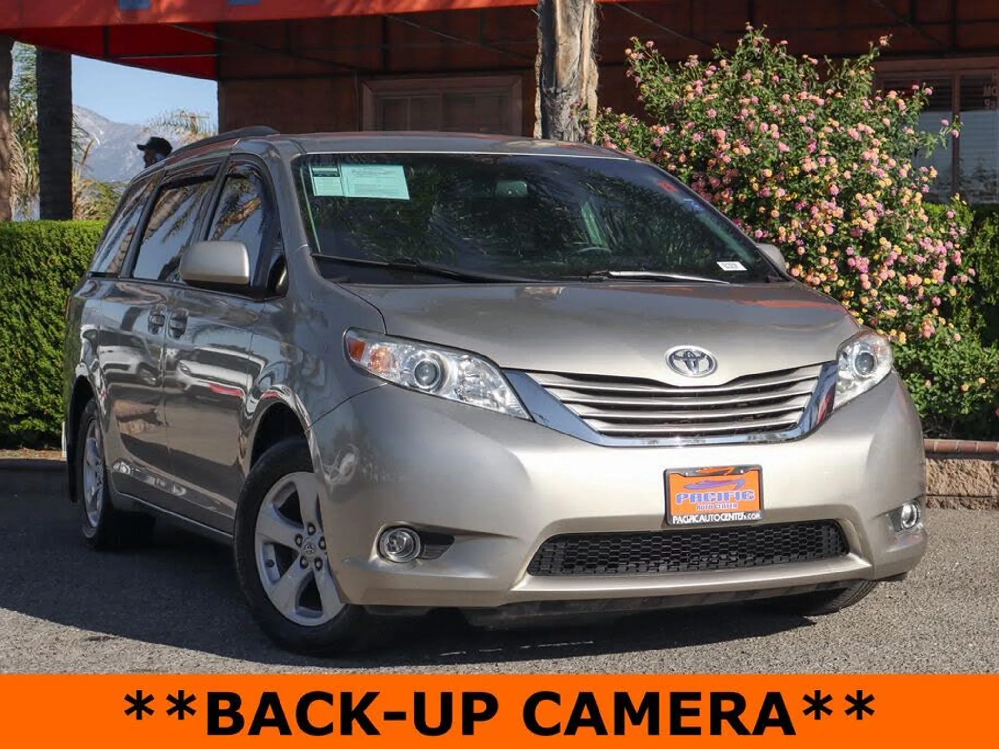 2017 TOYOTA Sienna LE Mobility/LE - Photo 2