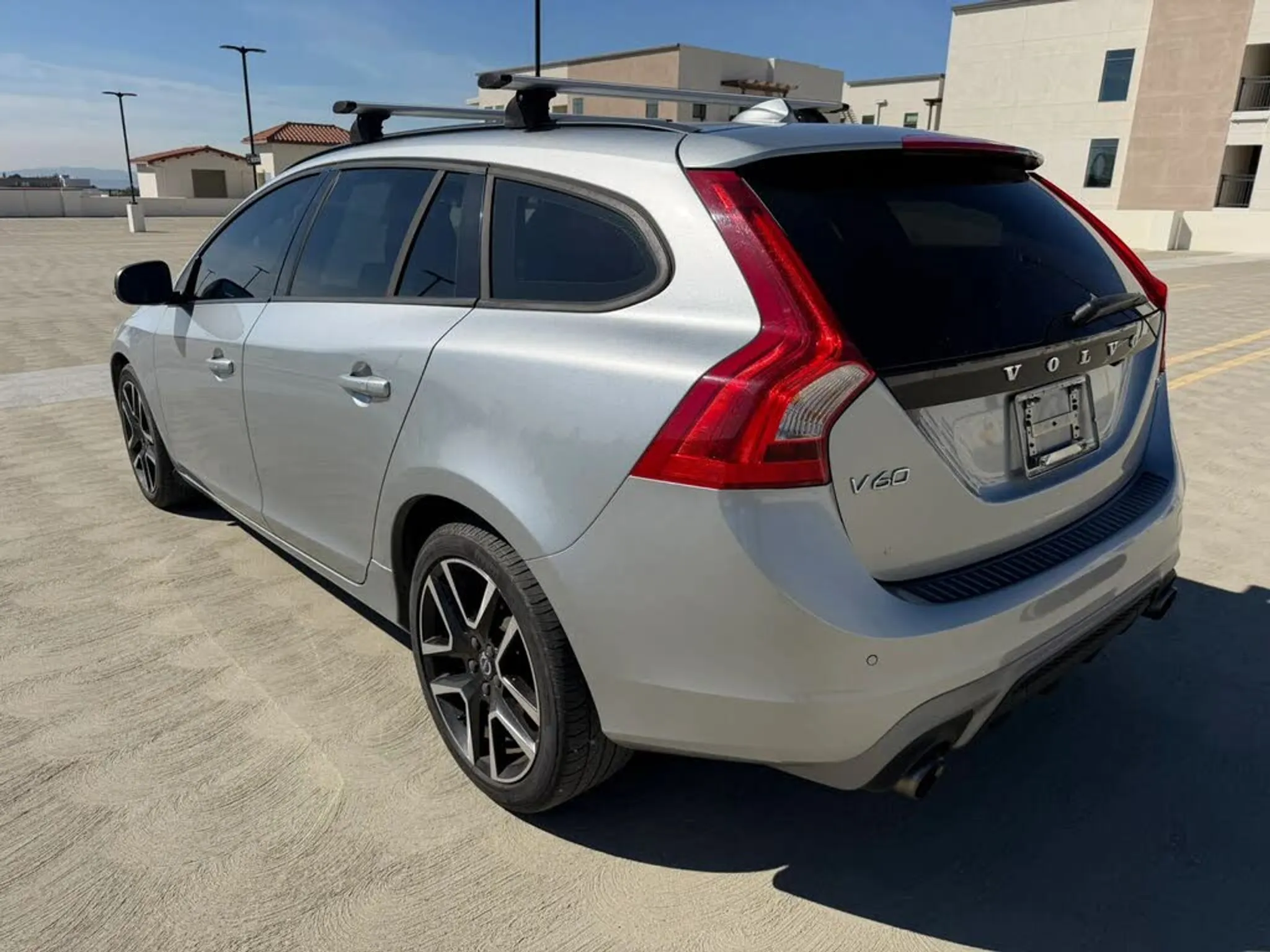 2017 VOLVO V60 Dynamic - Photo 3
