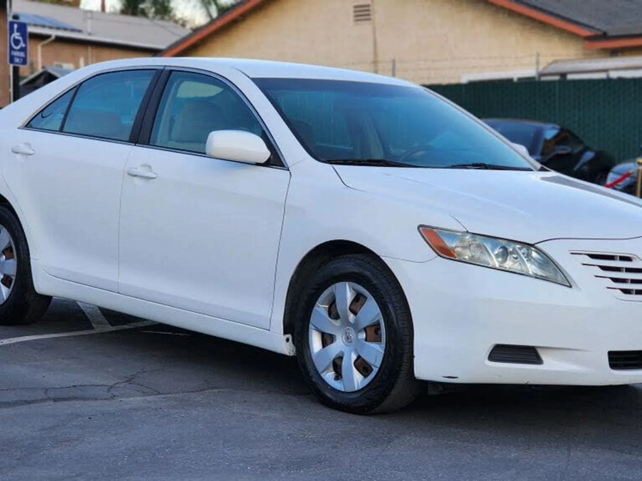 2009 TOYOTA Camry LE - Photo 2