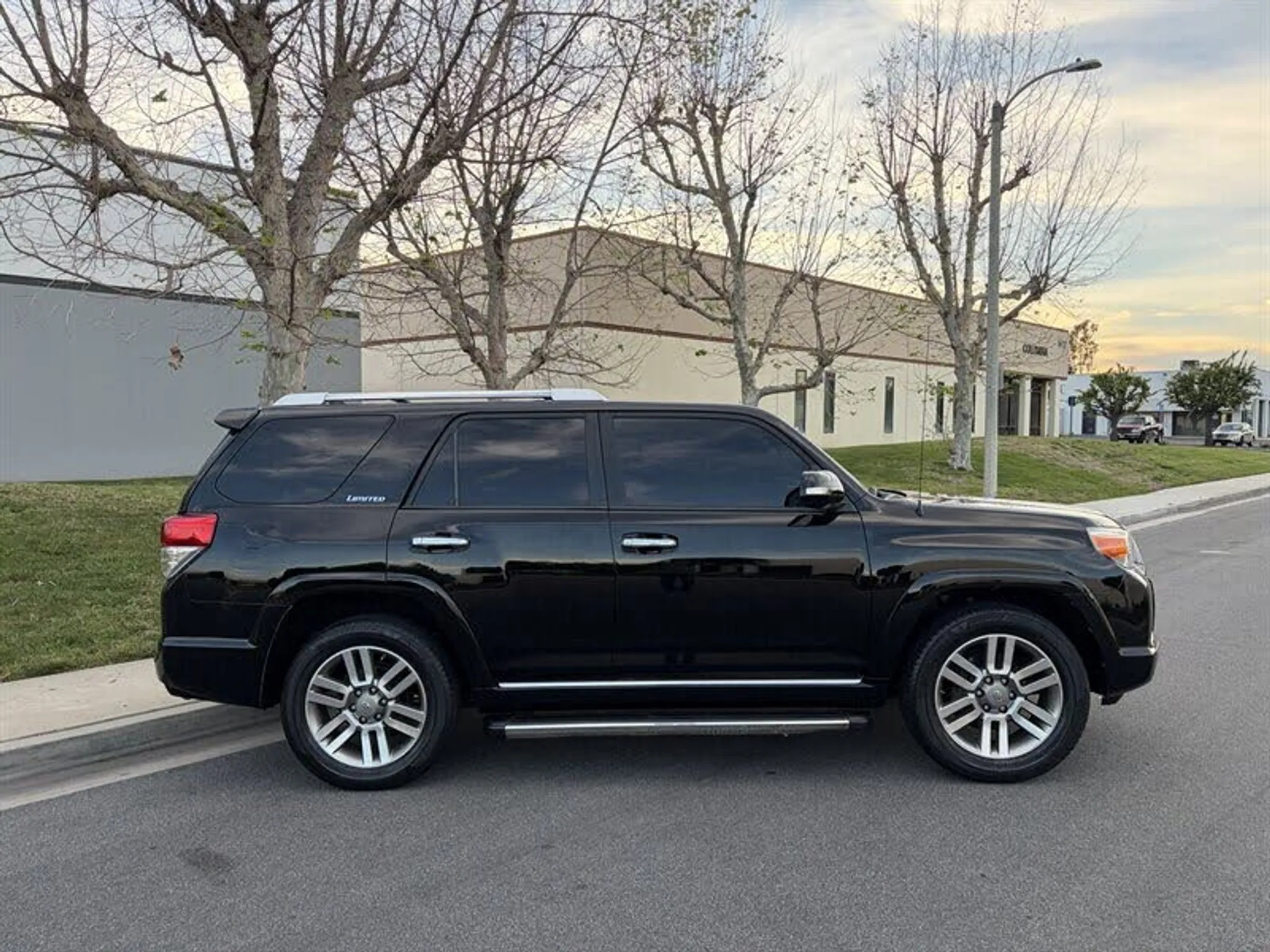 2011 TOYOTA 4Runner - Photo 2