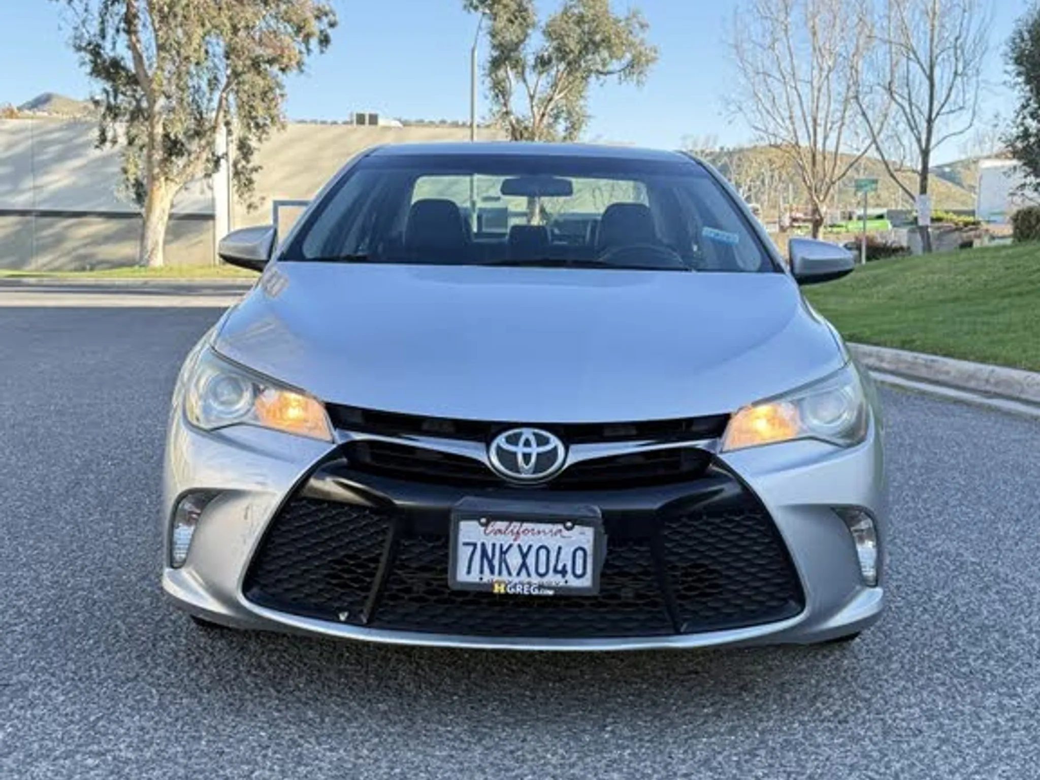 2016 TOYOTA Camry SE - Photo 2