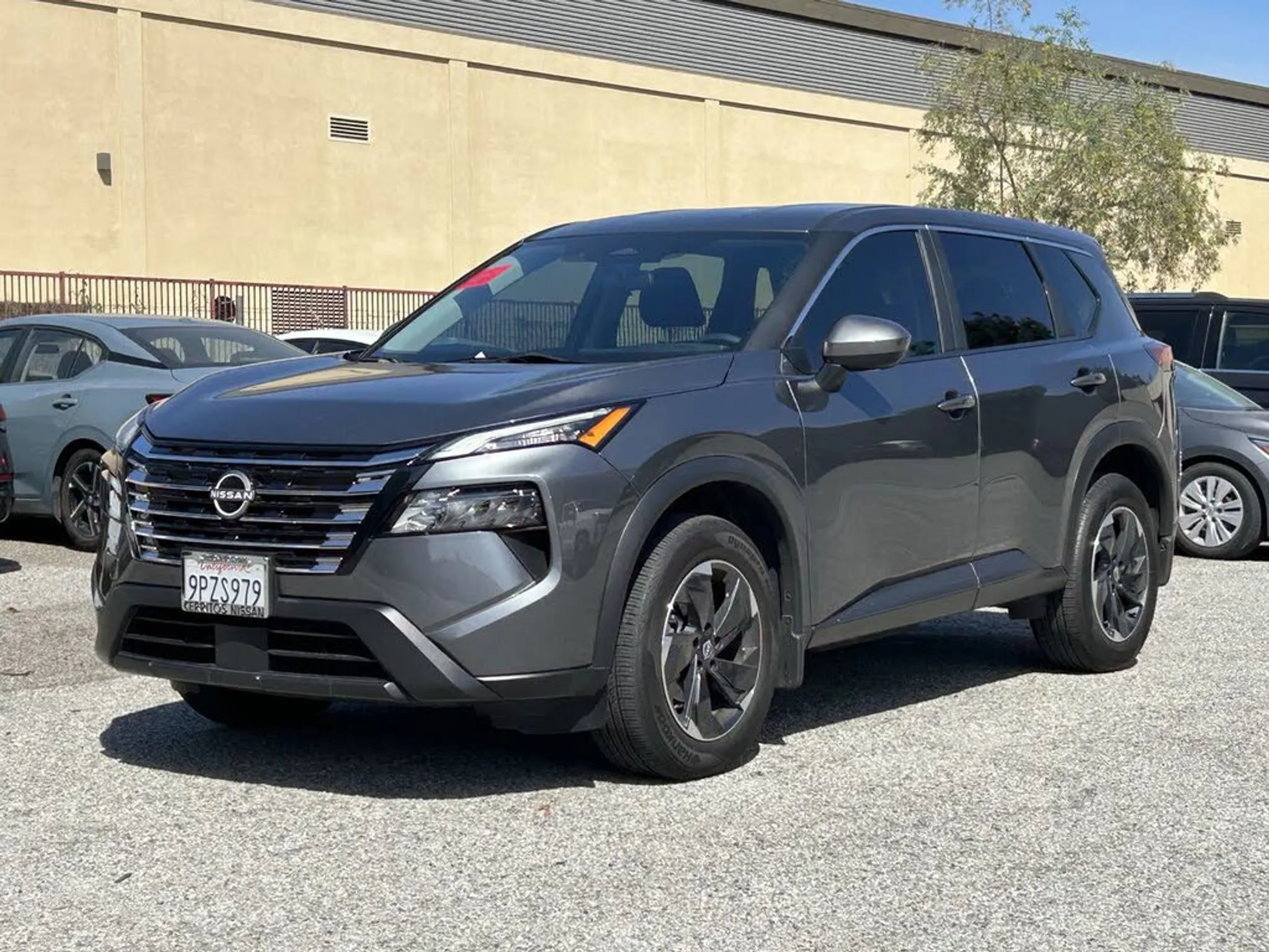 2024 NISSAN Rogue SV - Photo 2