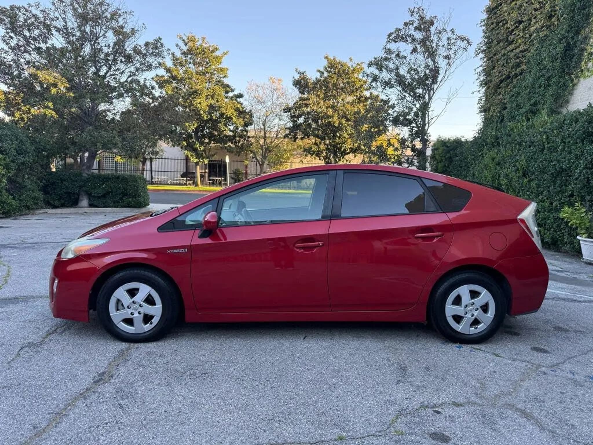 2010 TOYOTA Prius Four - Photo 2